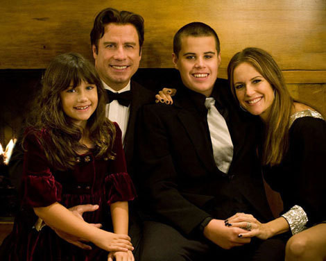 John Travolta com a mulher, Kelly Preston, e os filhos, Ella Bleu e Jett