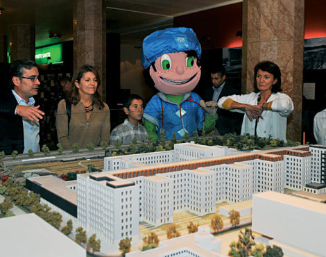 Margarida Sousa Uva visita pediatria do Hospital de S. João