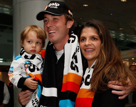 Armindo Araújo com a mulher, Teresa Mendes, e o filho, Tomás