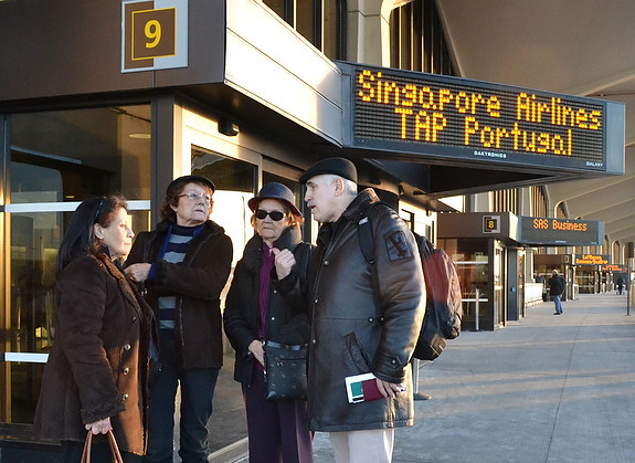 Vanda Pires, Maria Amélia, Fernanda Gomes e Cláudio Montez no aeroporto de Newark