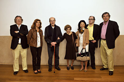 Manoel de Oliveira com a mulher, Isabel, com o genro e a filha, Jorge e Adelaide Trêpa, a nora, Thuy Tien, e os outros dois filhos, Manuel Casimiro e José Manuel Oliveira