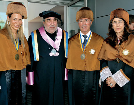 Eduardo Souto de Moura foi apadrinhado pelo amigo e colega Manuel Diogo, na foto com a filha e a mulher, Patrícia e Maria Diogo