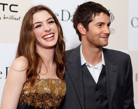 Anne Hathaway e Jim Sturgess 