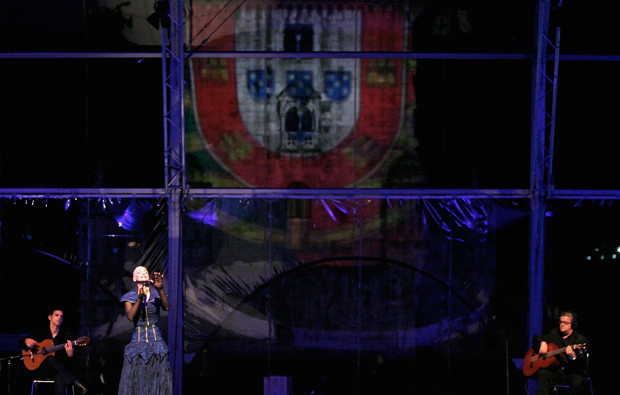 A fadista Mariza em palco.jpg