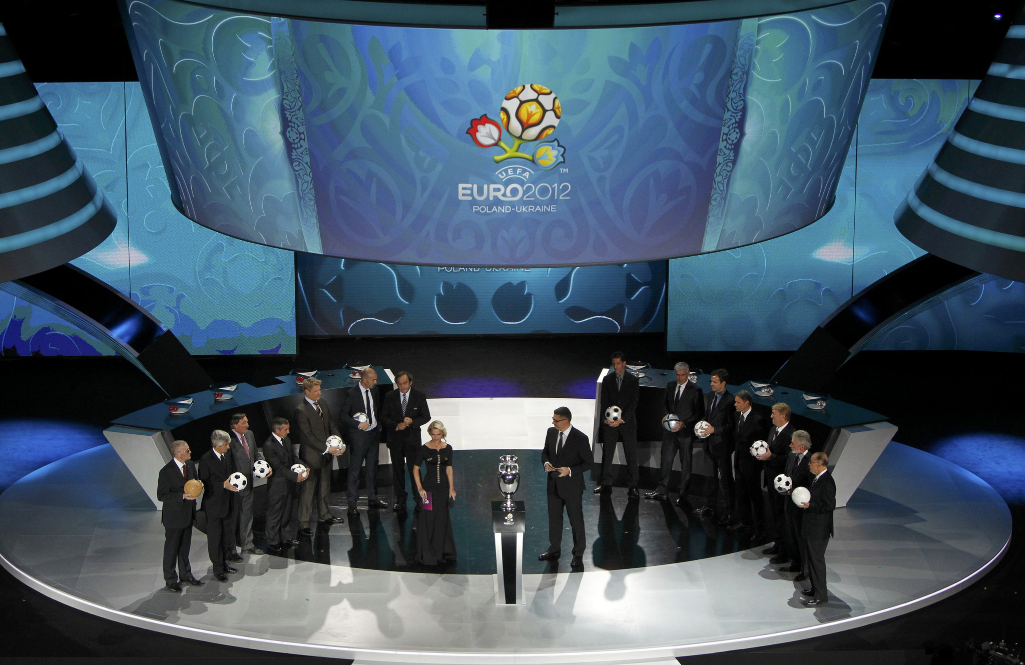 2011-12-02T175359Z_01_RSS31_RTRIDSP_3_SOCCER-EURO.jpg