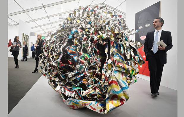 Uma obra de John Chamberlain.jpg