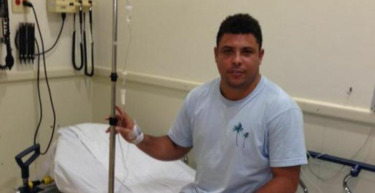 img-354425-com-dengue-ronaldo-posta-foto-no-hospital.jpg
