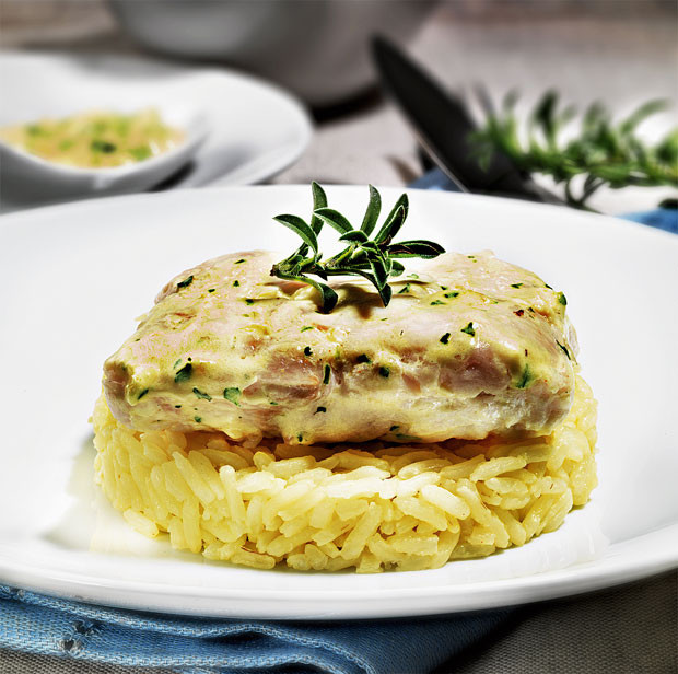 Tranches--de-pescada-com-arroz-açafrão.jpg