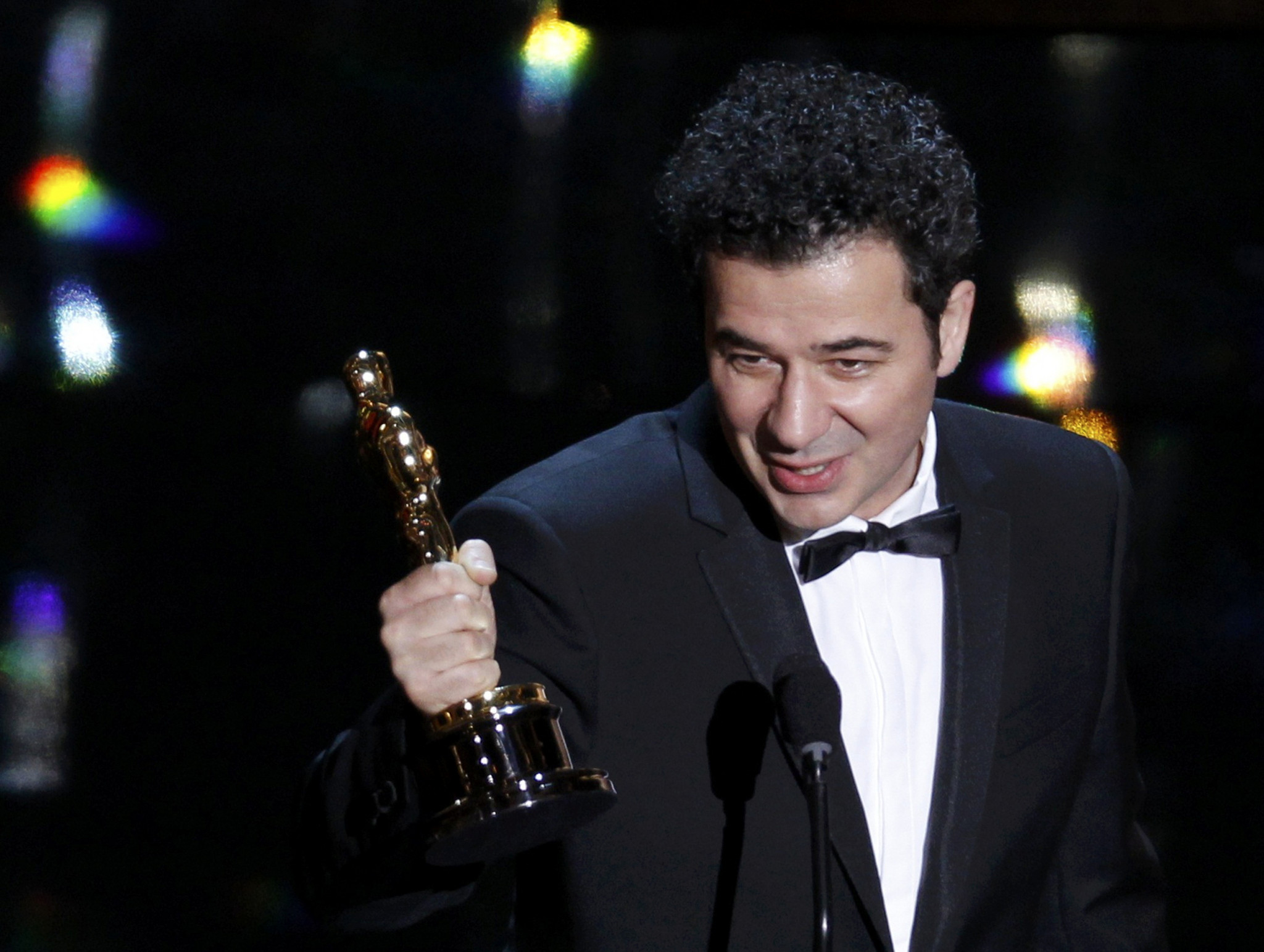 2012-02-27T034252Z_895339644_LM2E82R0ABG01_RTRMADP_3_OSCARS.JPG