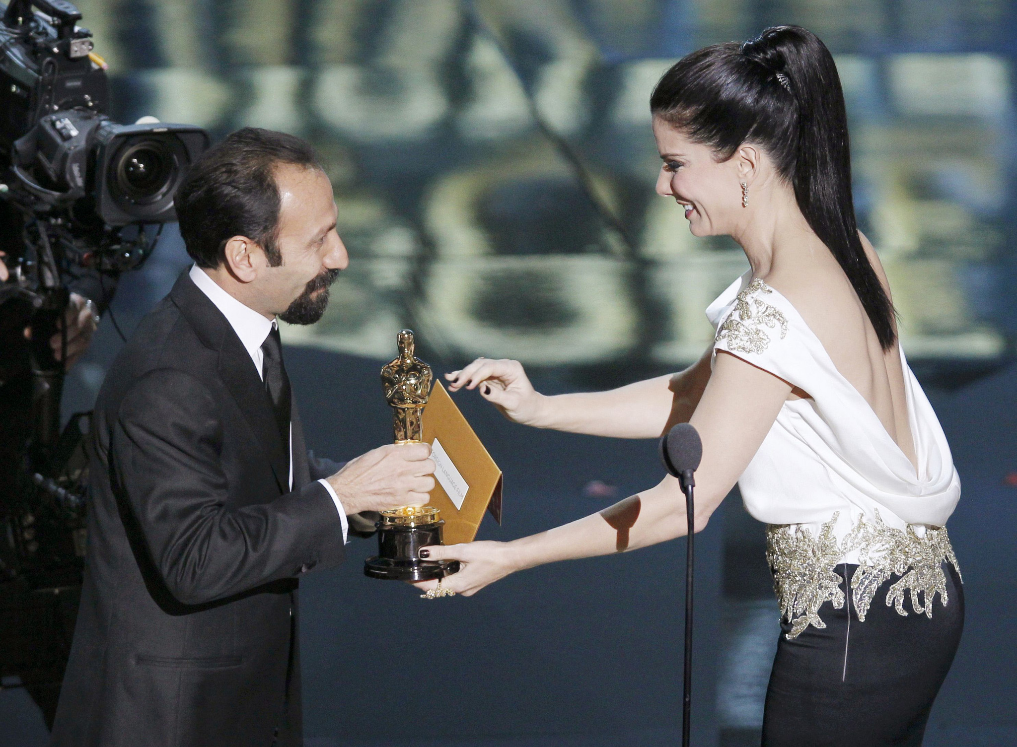 2012-02-27T021614Z_1913816569_LM2E82R06B301_RTRMADP_3_OSCARS.JPG