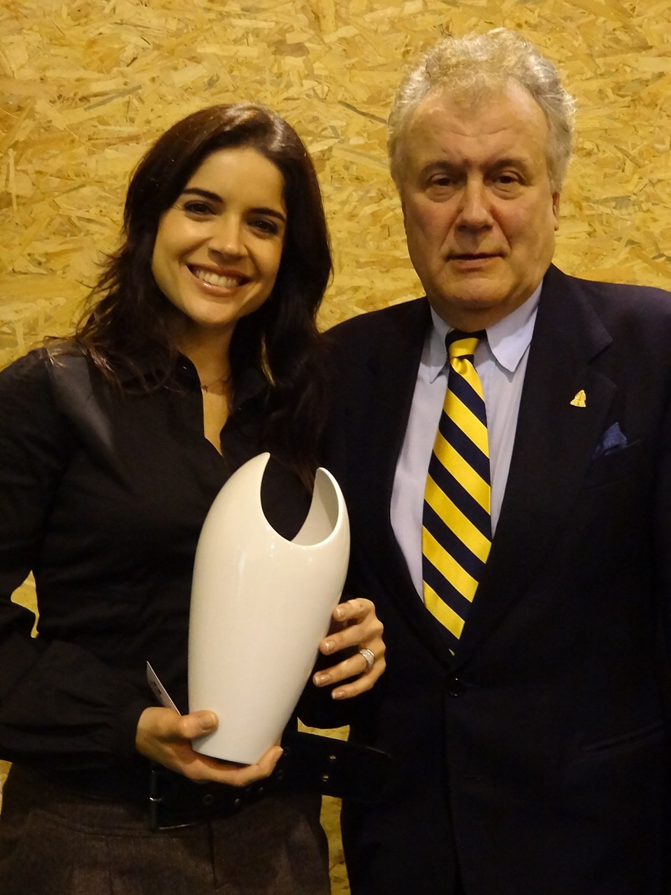 Salvador Alves Dias entregou a Roberta Medina o Prémio de Personalidade Turística do Ano.JPG