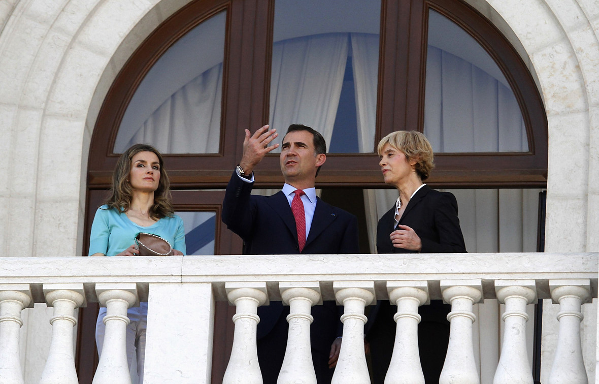 2012-05-30T175937Z_2064205336_GM1E85V05E701_RTRMADP_3_PORTUGAL.jpg