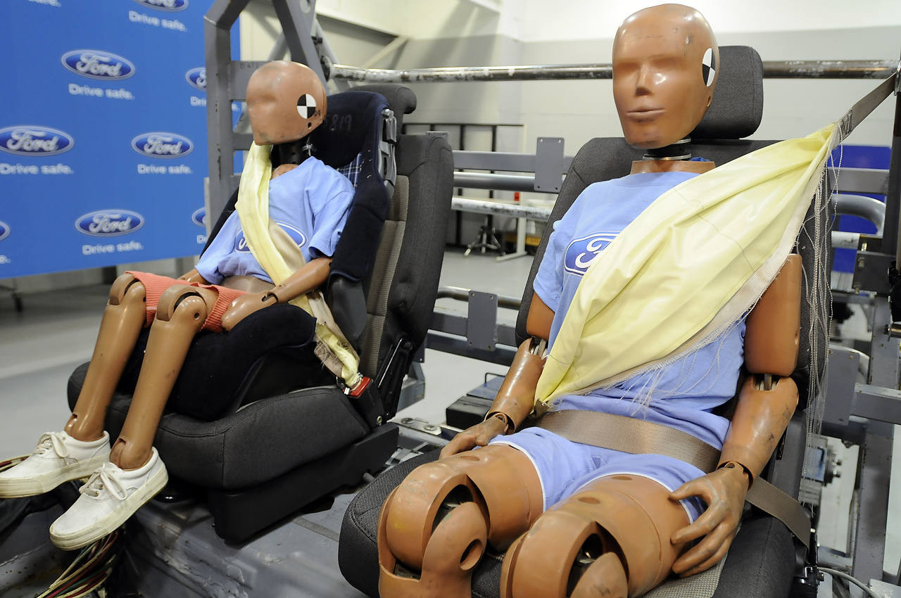 Ford_Revealed_Inflatable_Seatbelt_02.JPG