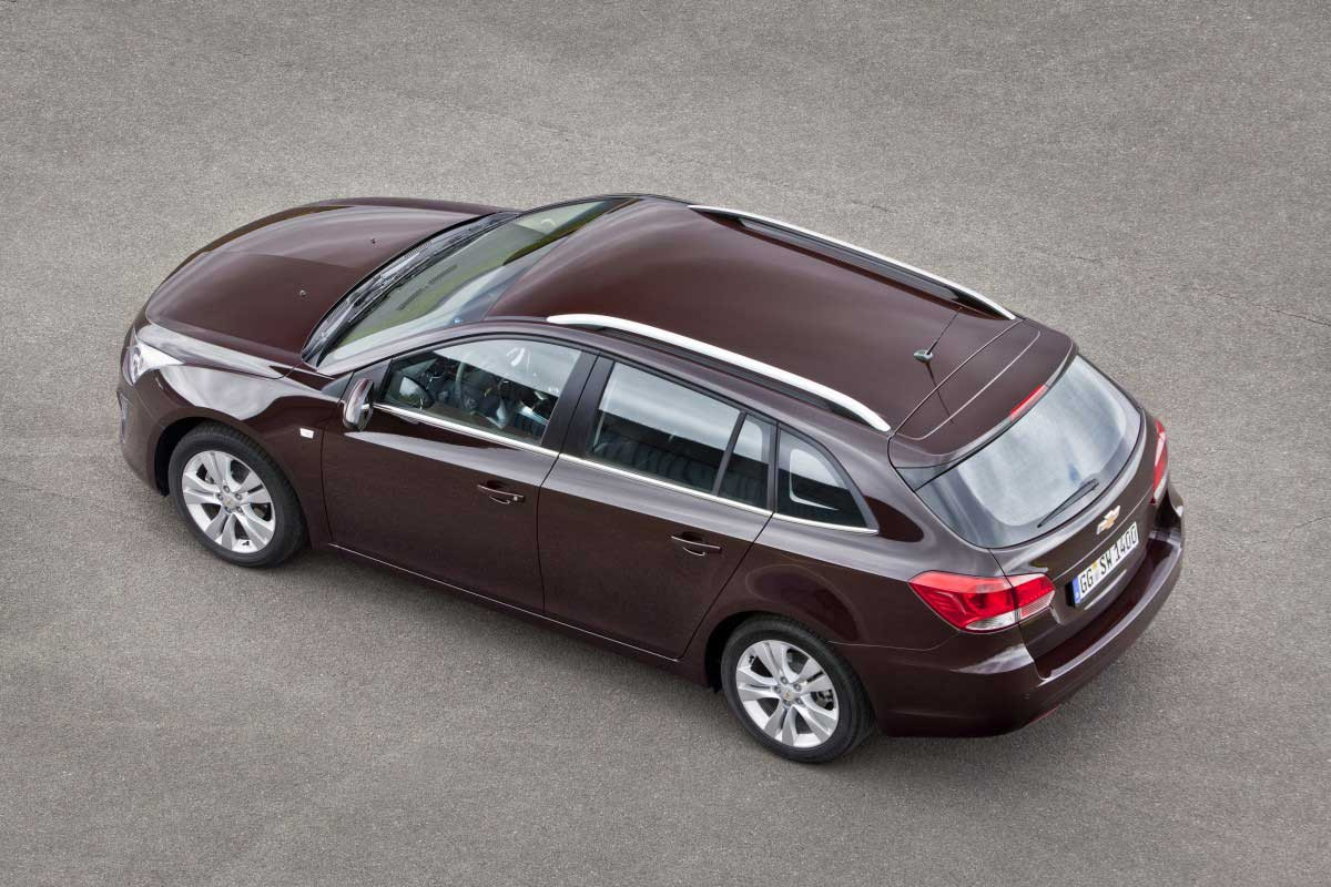 ChevroletCruzeSW_Static_28_.jpg