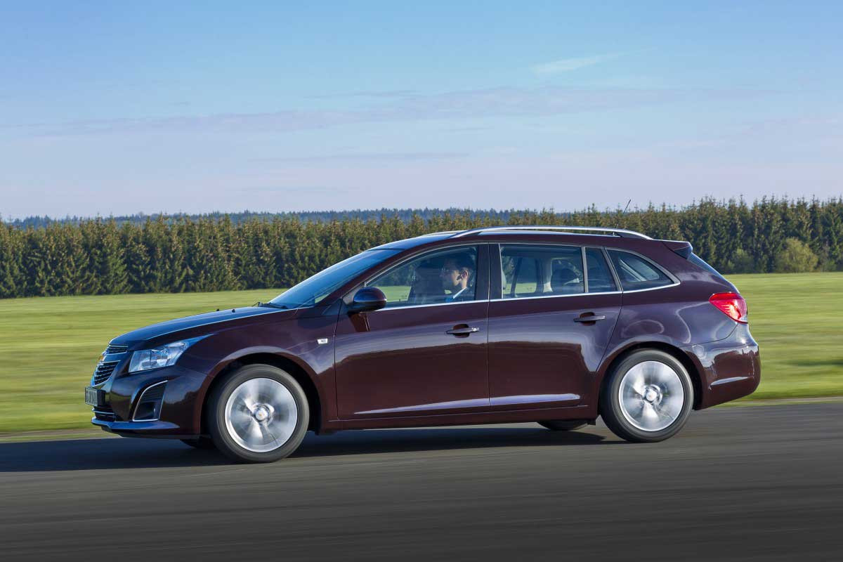 ChevroletCruzeSW_Dynamic_14.jpg