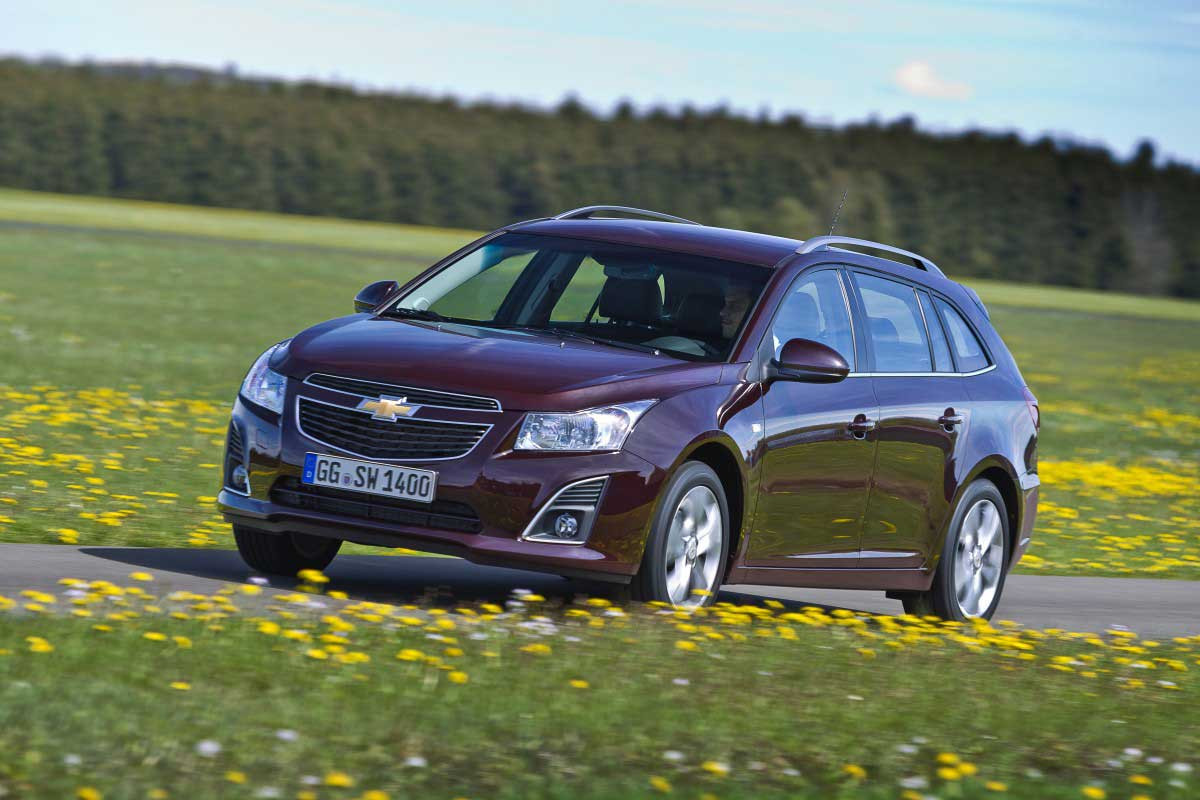ChevroletCruzeSW_Dynamic_13.jpg