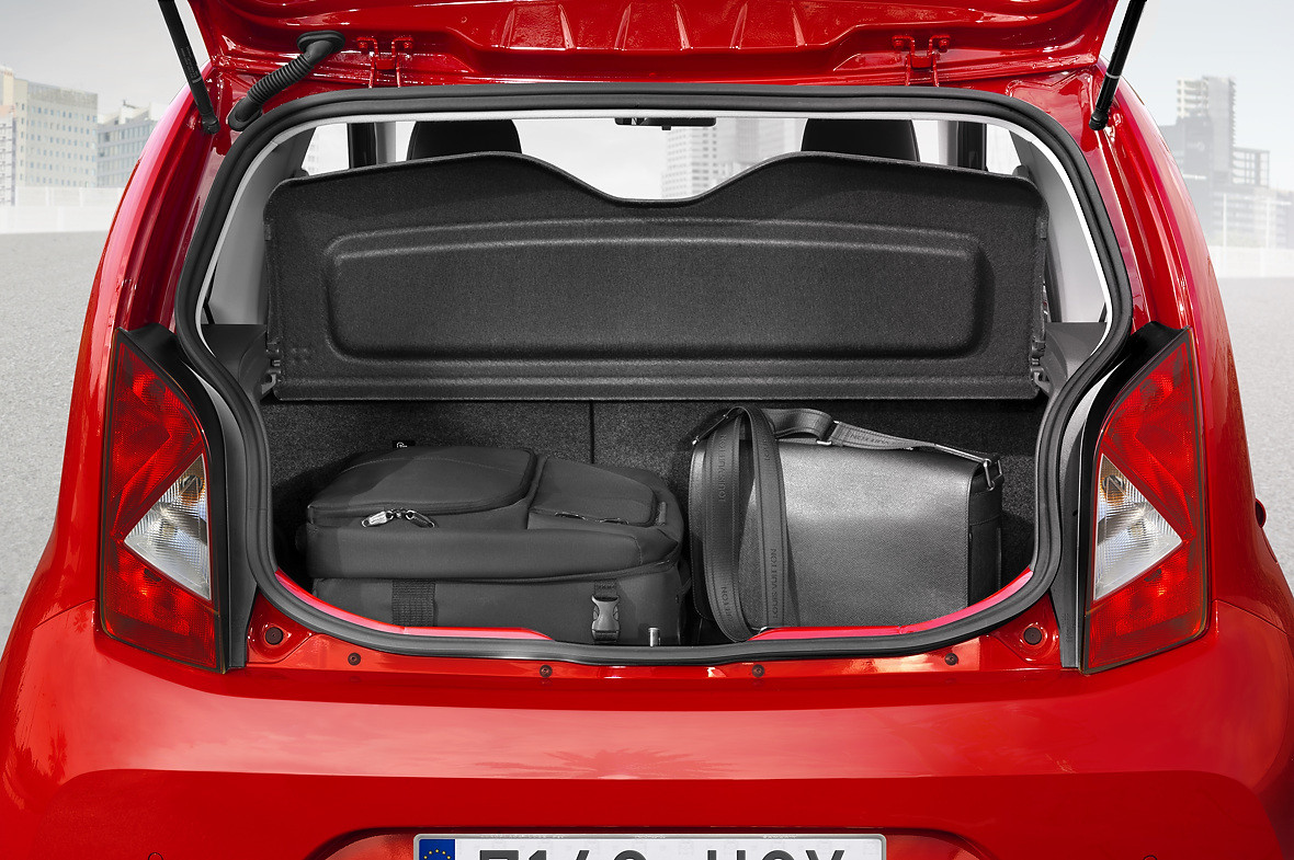 SeatMIIRedInteriorMaletasbandejalevantada.jpg
