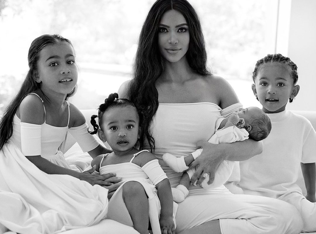 Kim Kardashian e os filhos