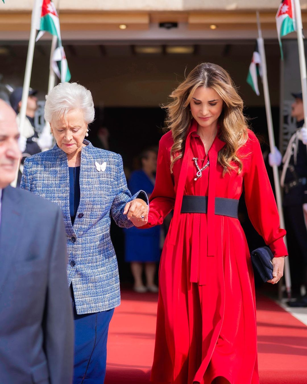 O vestido vermelho que Rania adora e já repetiu