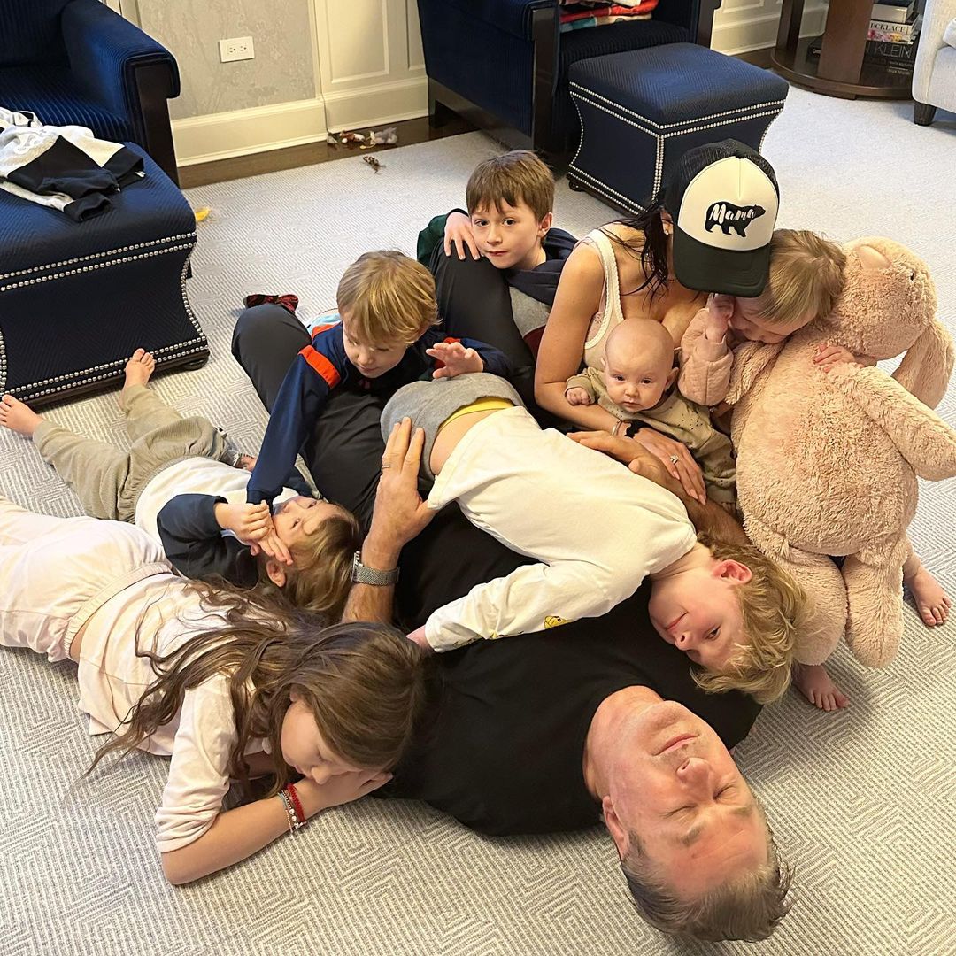 Mulher de Alec Baldwin agradece o apoio com uma foto especial
