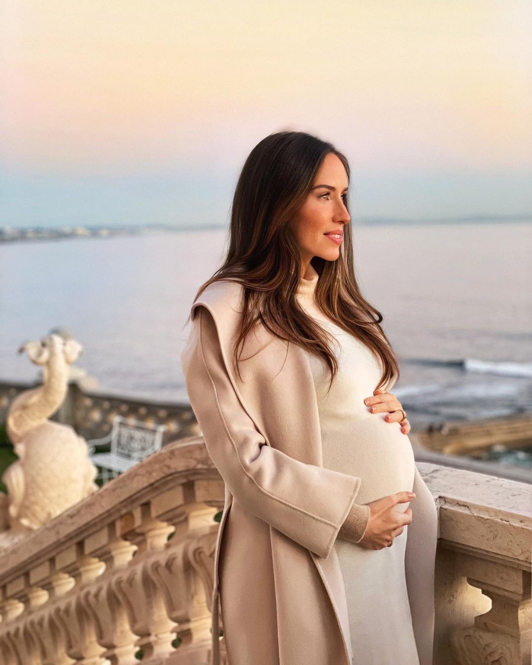Na reta final da gravidez, Júlia Belard partilha nova foto da barriga