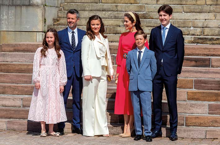 Frederico e Mary com os filhos, Josephine, Isabella, Vincent e Christian, em abril de 2022
