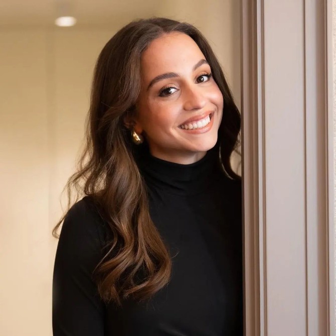 Iman da Jordânia, uma princesa ligada à família e muito divertida