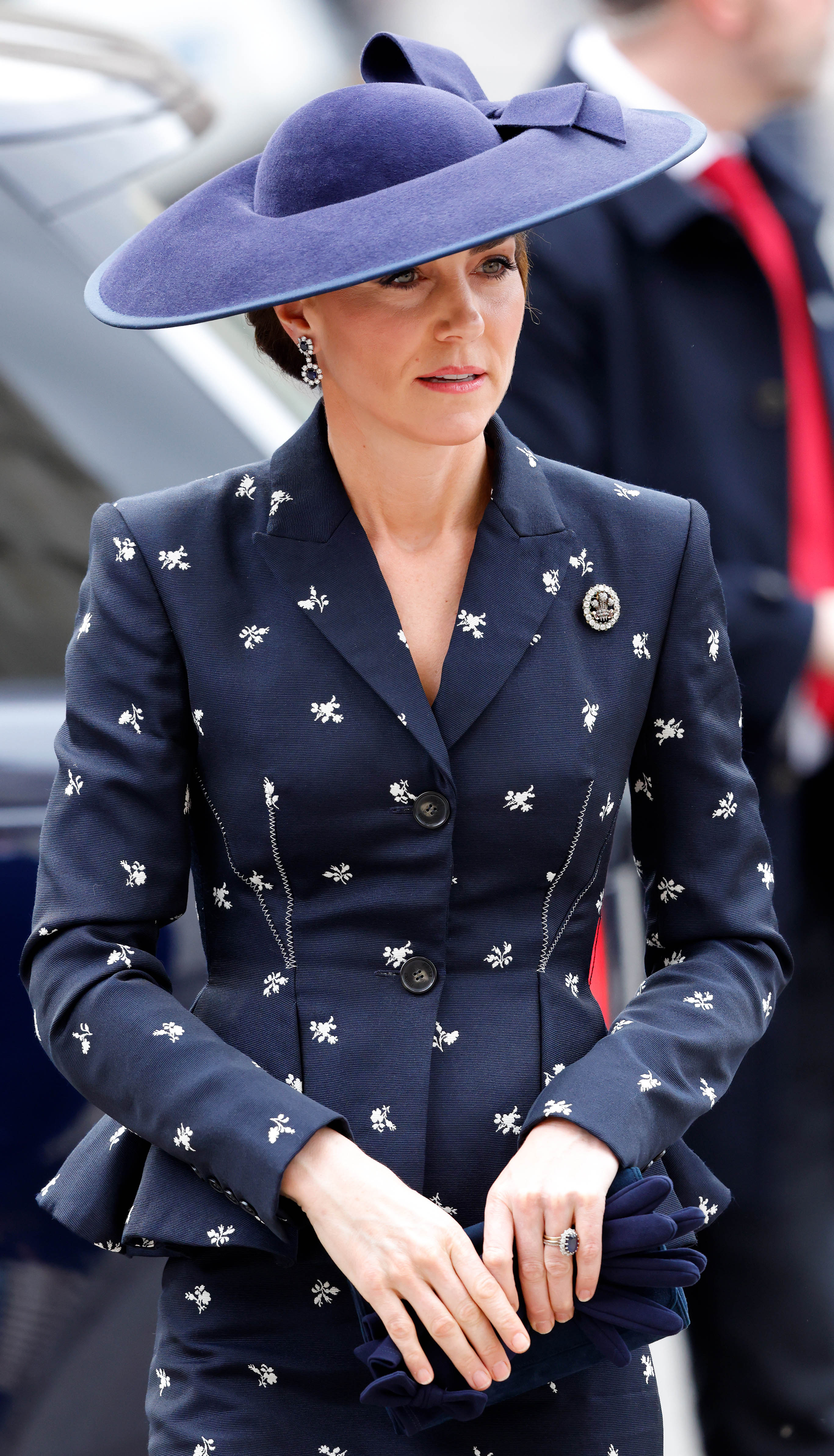 A história  dos alfinetes de Kate e Camilla