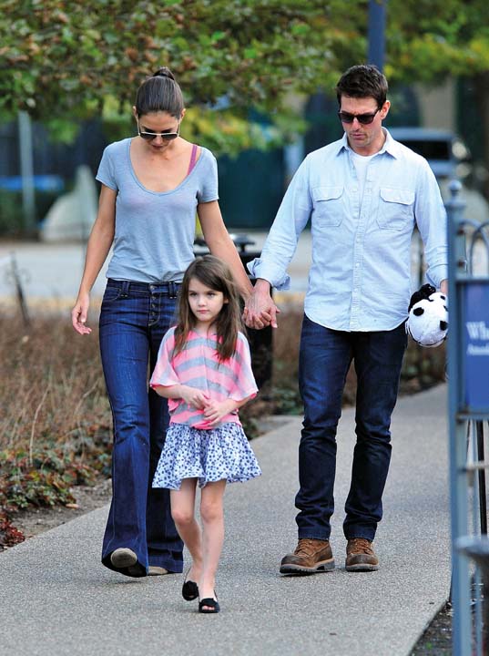 Apesar de n&atilde;o ter rela&ccedil;&atilde;o com a filha, Tom Cruise vai pagar a universidade de Suri 