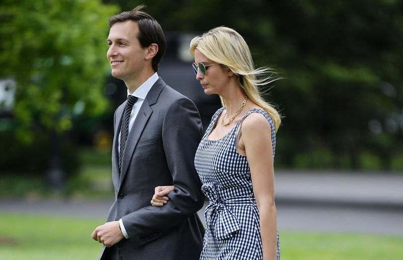 Ivanka Trump afasta-se do pai. Ivanka Trump com o marido, Jared Kushner