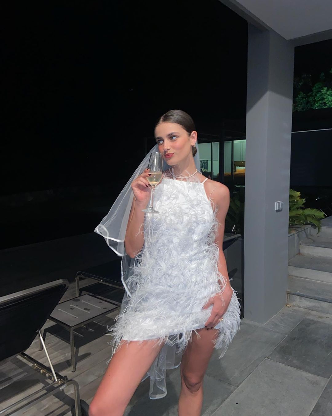 A divertida despedida de solteira de Taylor Hill