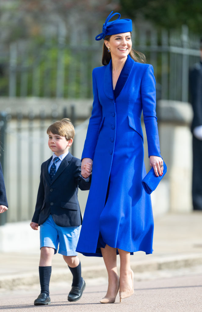  Kate quebra o protocolo e pinta as unhas de encarnado