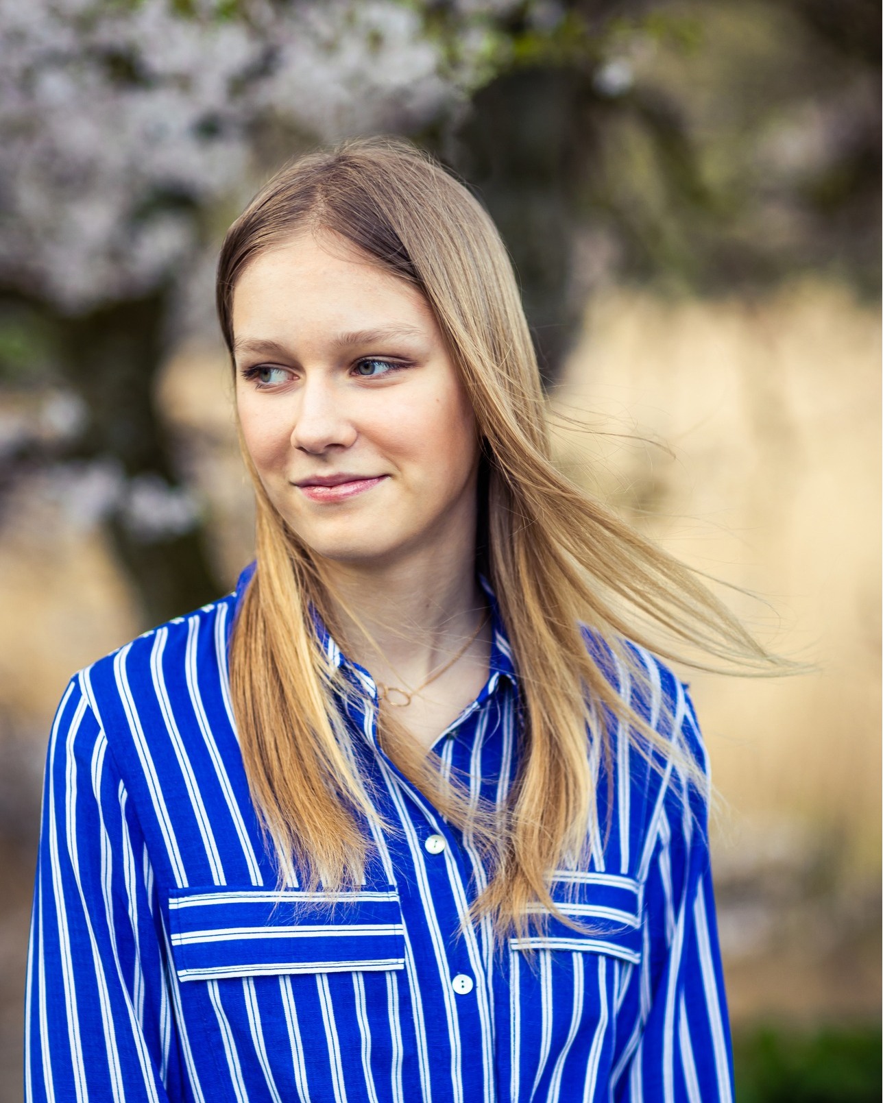 Princesa Eléonore da Bélgica usa camisa da Zara nas fotos oficiais dos seus 15 anos