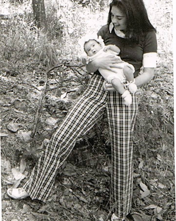 Mãe de Bárbara Guimarães celebra o 50.º aniversário da filha com fotos da infância e as parecenças são incríveis