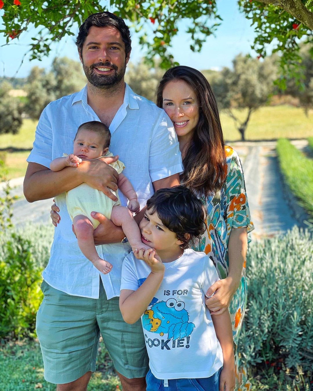 Júlia Belard partilha primeira fotografia da família completa