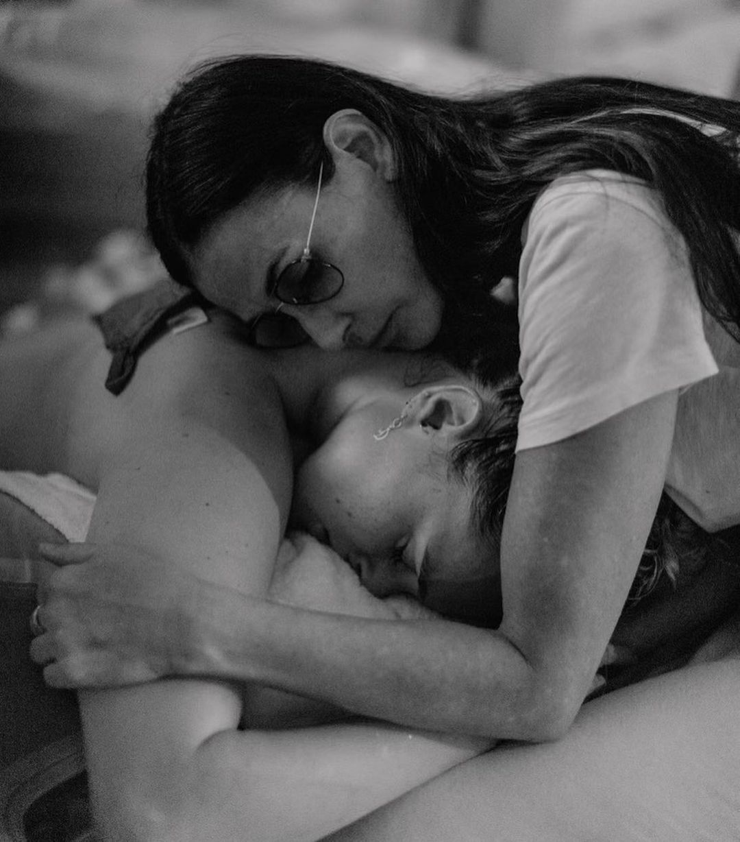 Demi Moore apoia a filha durante o parto