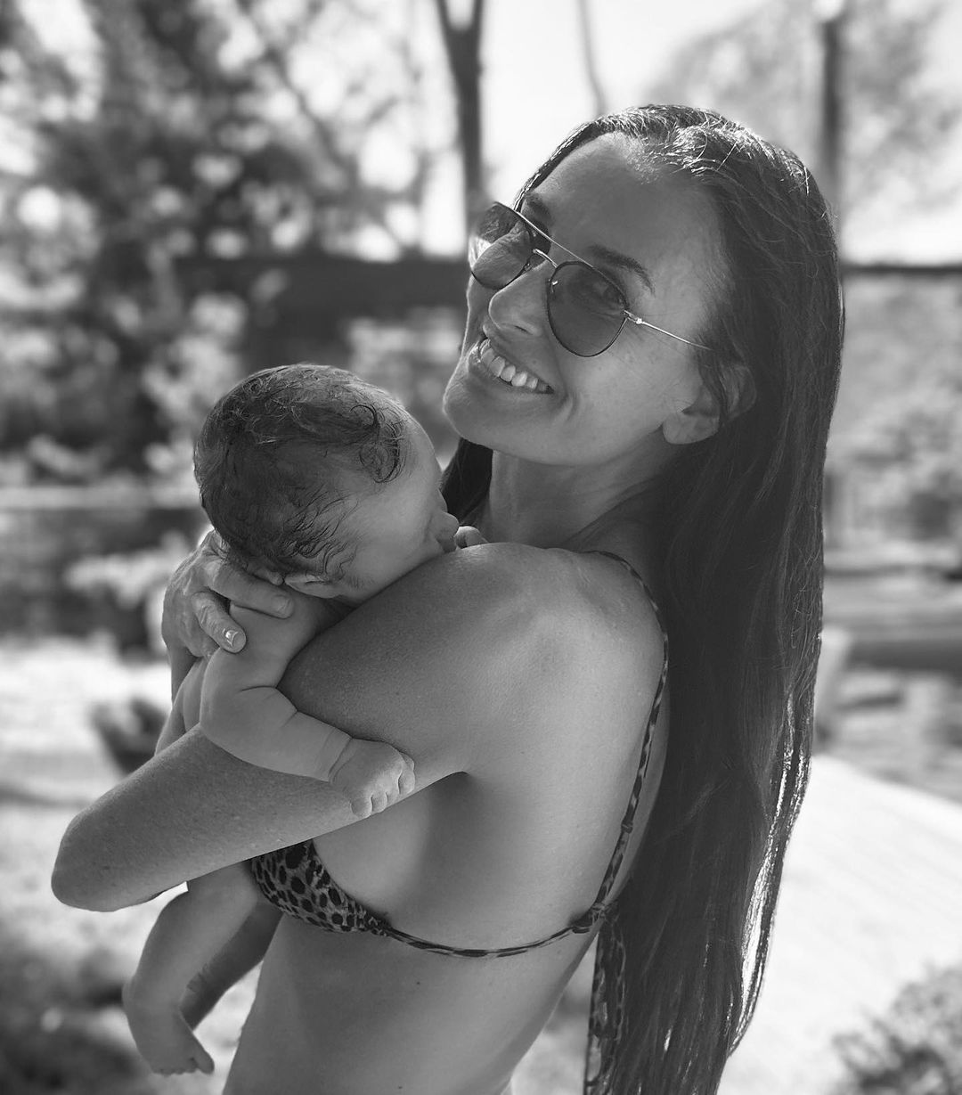 Primeira foto de Demi Moore com a neta dá que falar