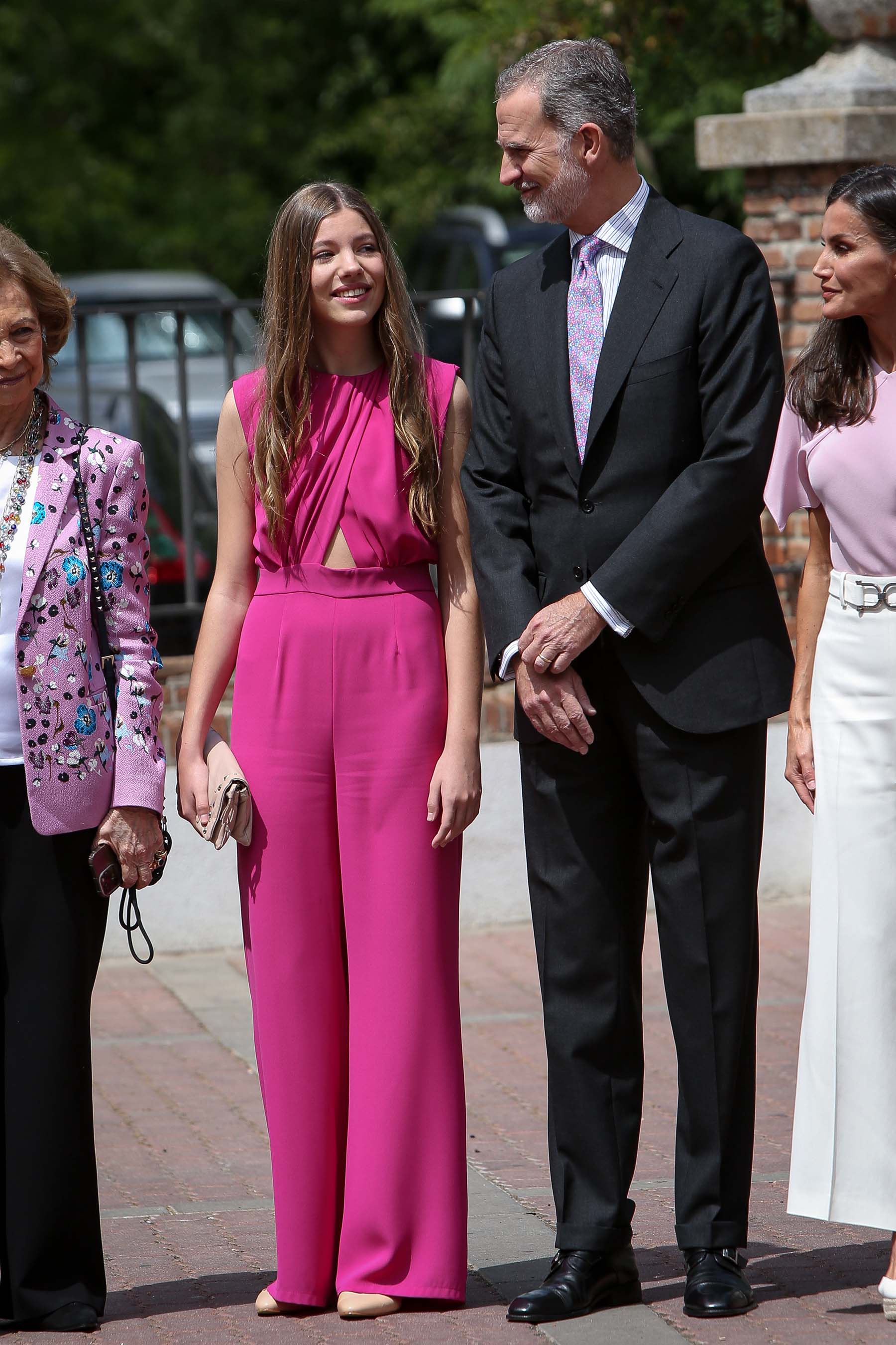 A Infanta Sofía com o pai, o rei Felipe VI