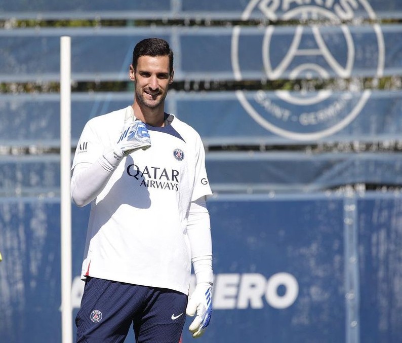 Sergio Rico, guarda-redes do PSG, em estado grave depois de um acidente a cavalo