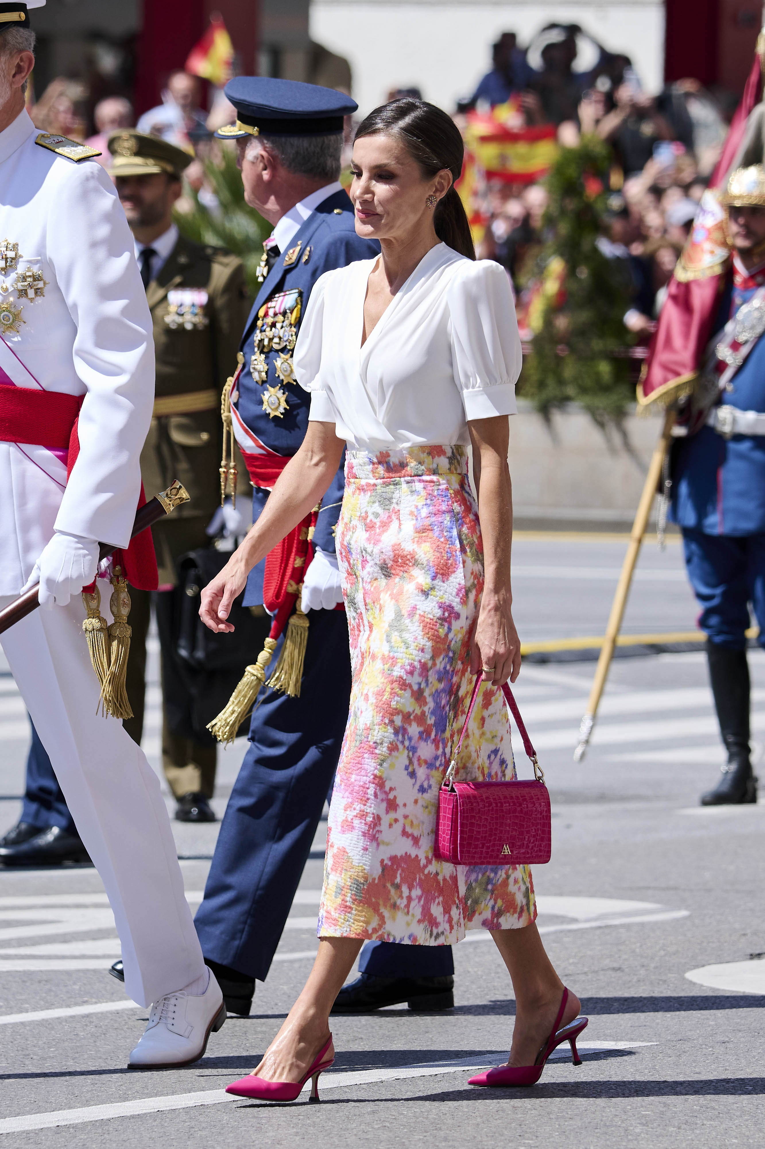 O estilo floral de Letizia no Dia Nacional das Forças Armadas