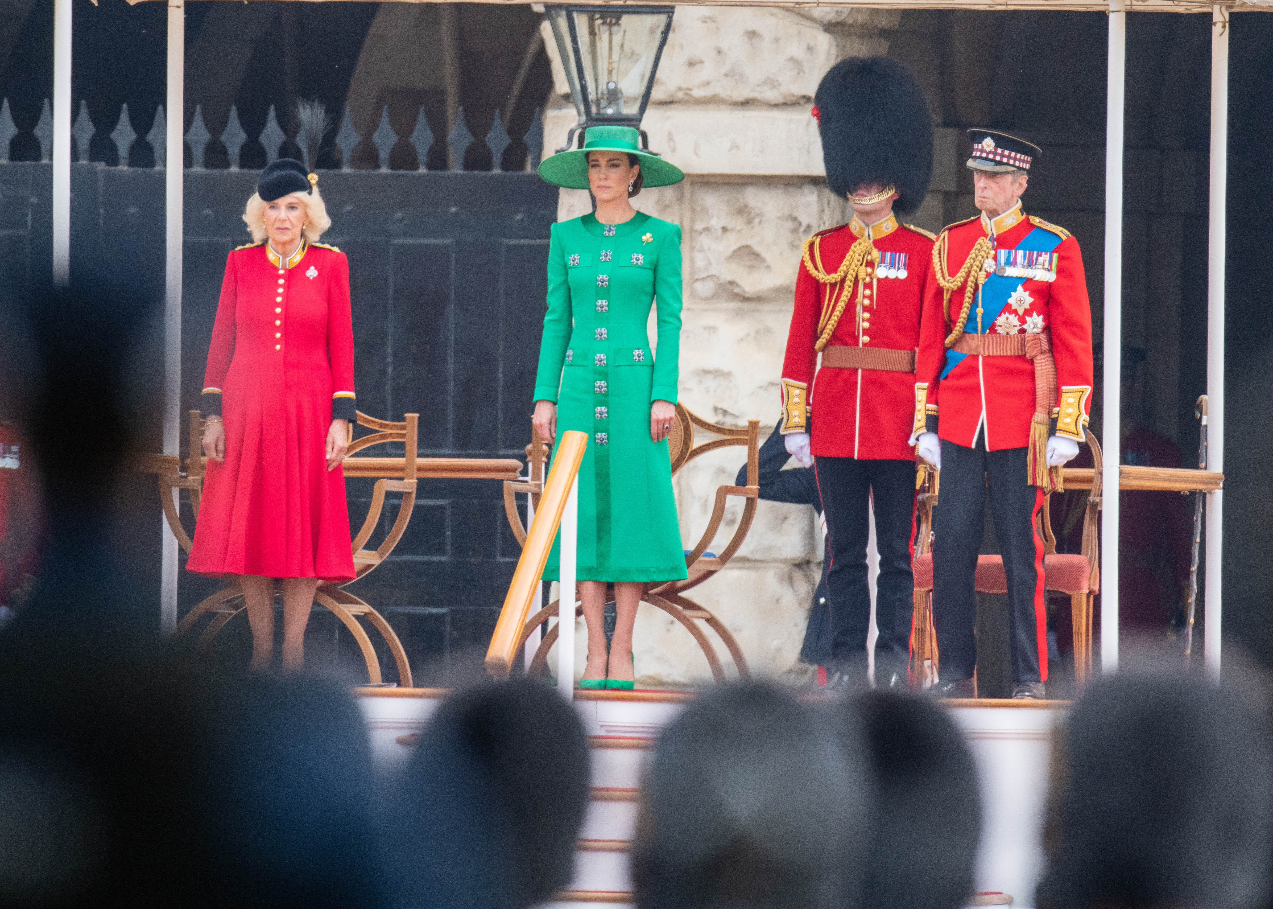 Os "looks" de Camilla e Kate 
