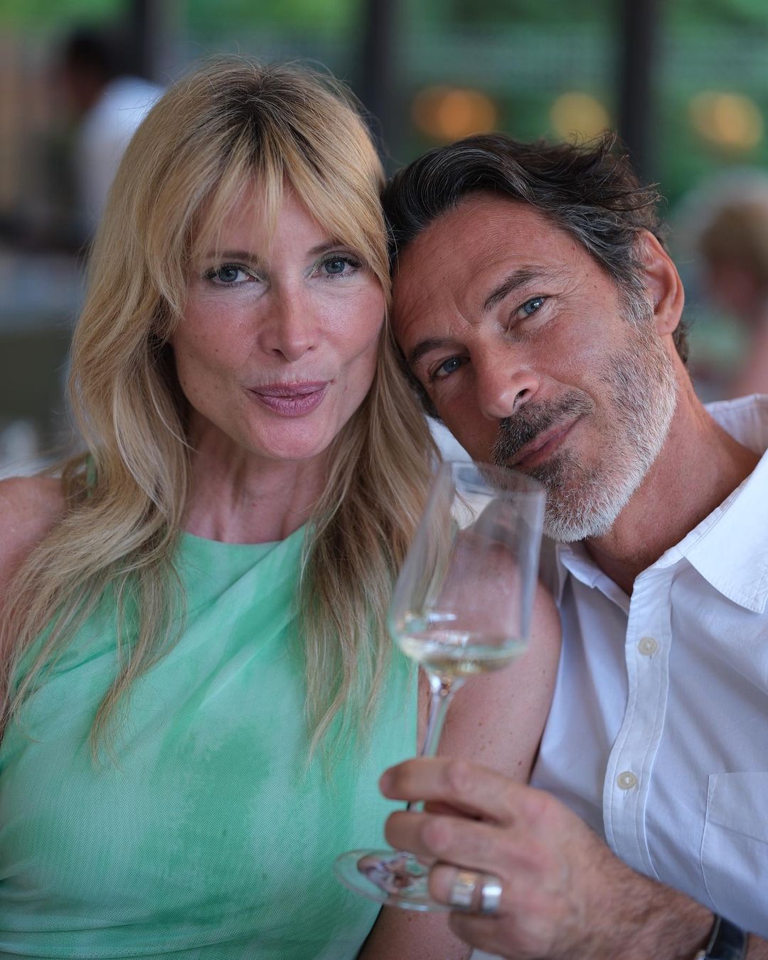 Paulo Pires desfruta de jantar romântico com a mulher