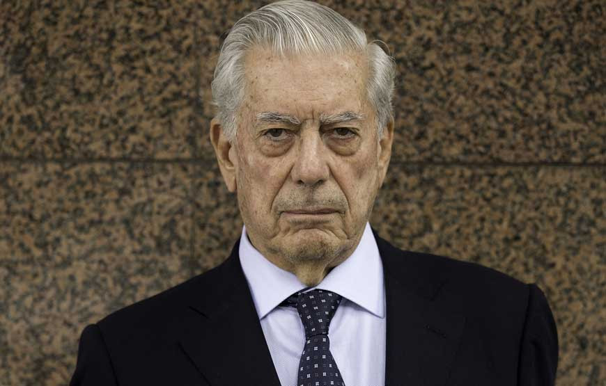 Mario Vargas Llosa internado