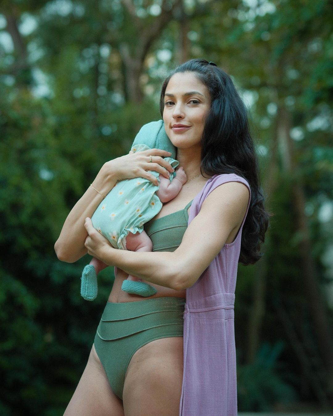 Sara Salgado mostra-se rendida à filha, de quase um mês