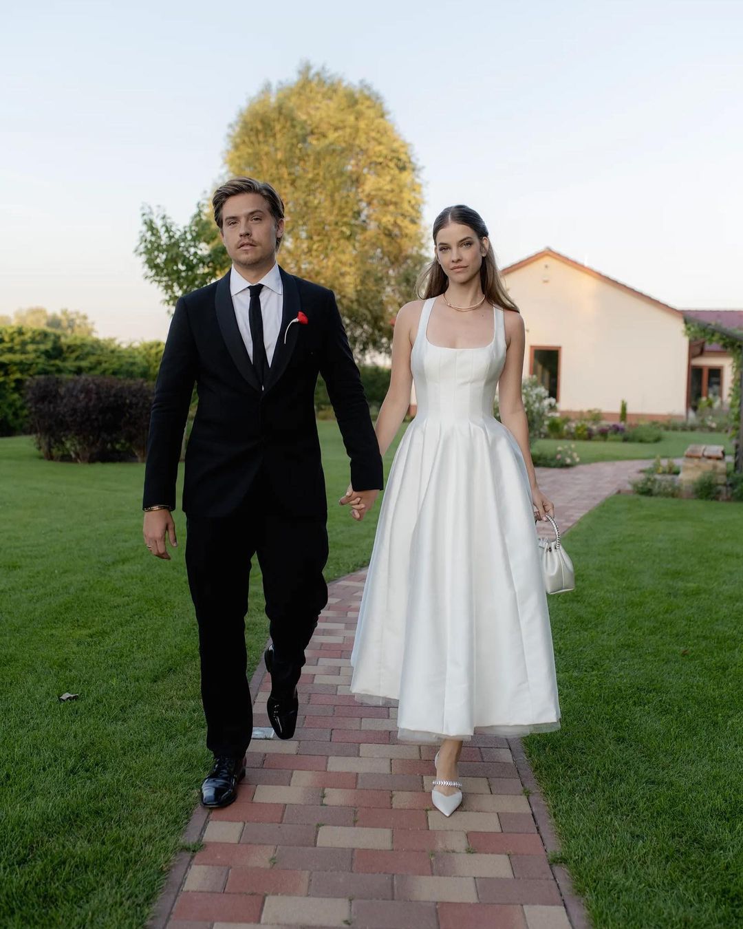 Três vestidos de noiva para o casamento de sonho de Barbara Palvin  