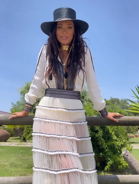 Maria Cerqueira Gomes irresistível num estilo rodeo
