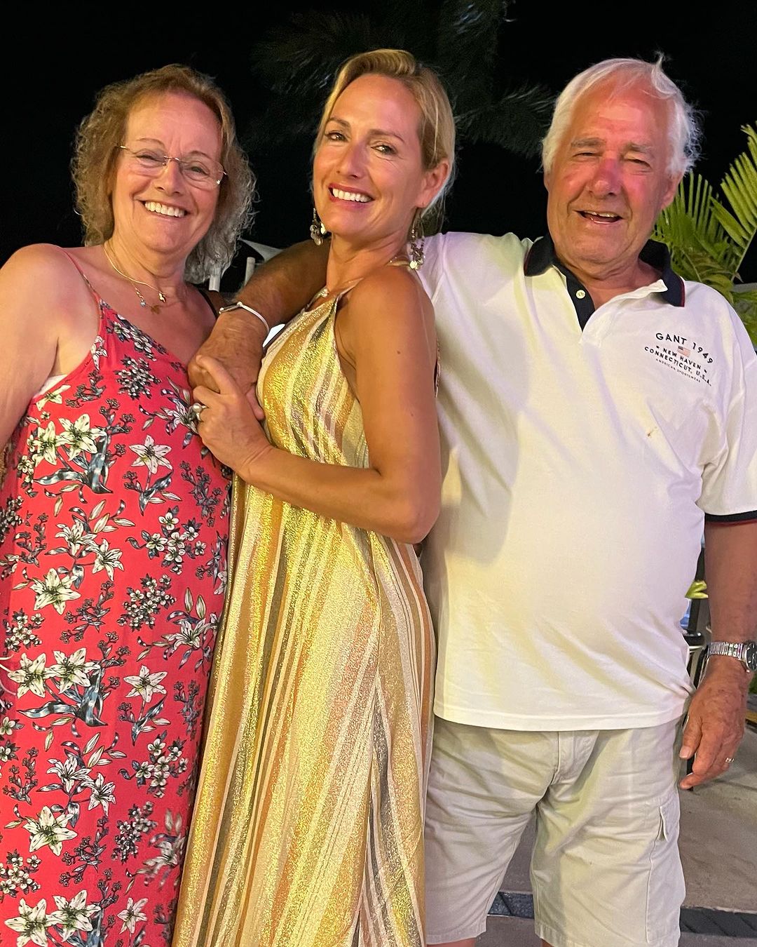 Fernanda Serrano pela primeira vez de férias com os filhos e os pais no estrangeiro