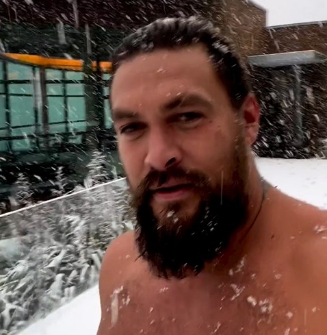 O gélido aniversário de Jason Momoa 