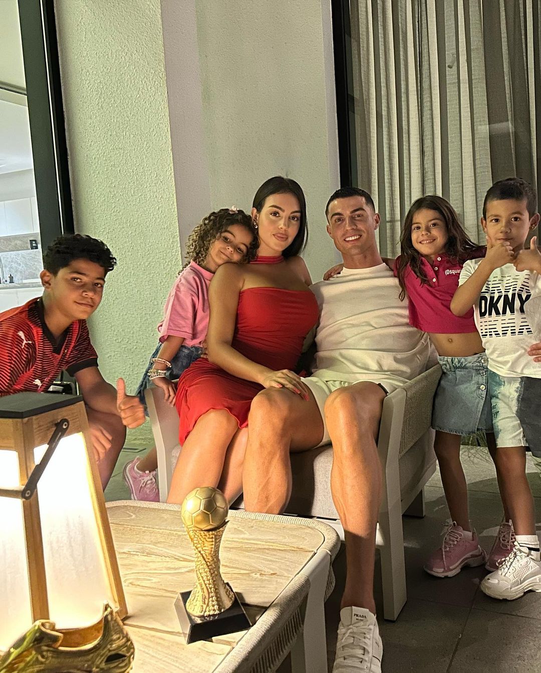 Georgina e os filhos celebram a primeira conquista de Cristiano Ronaldo na Arábia
