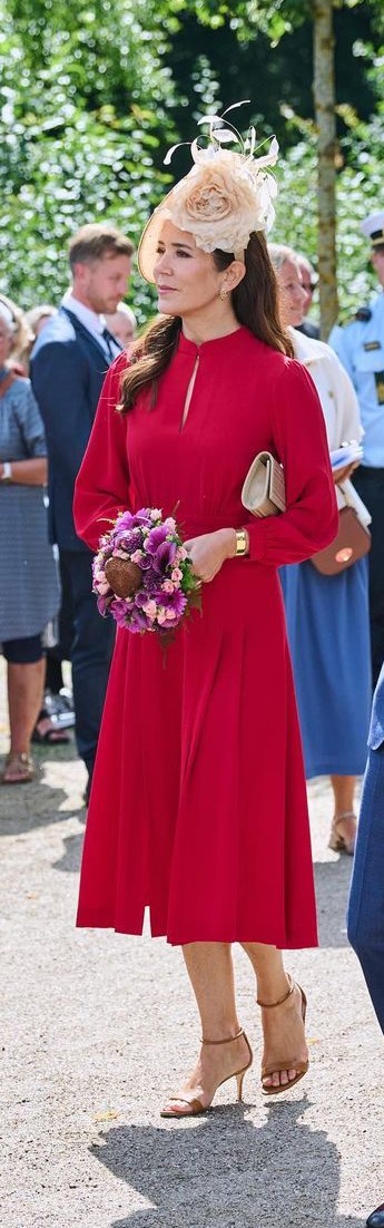 O elegante visual reciclado da princesa Mary da Dinamarca